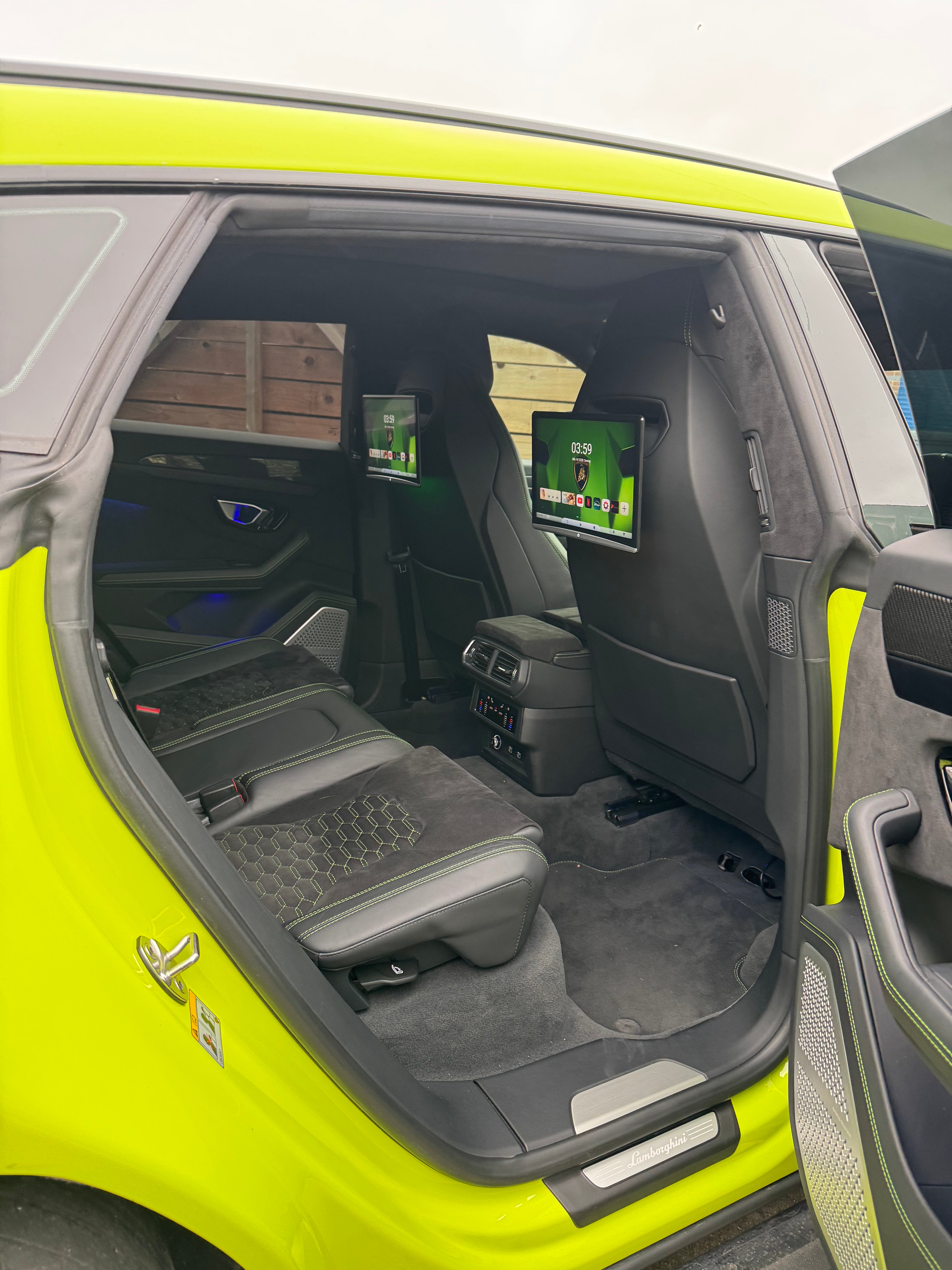 VMC Car Rear Seat Entertainment Screens (RES)